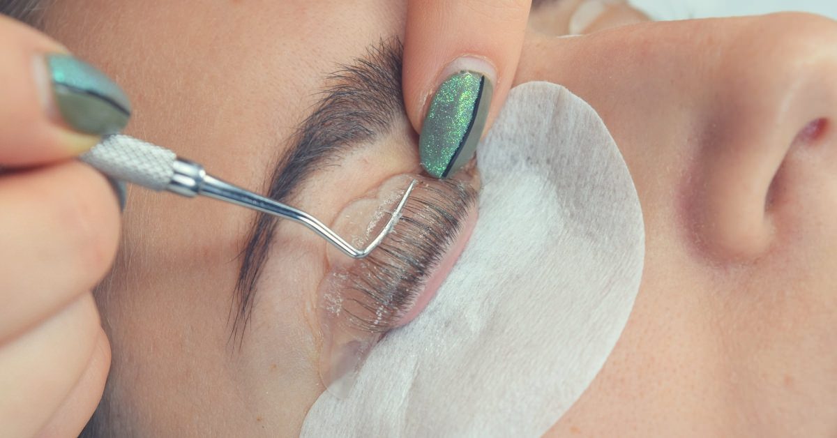 Lash Lift treatment in action