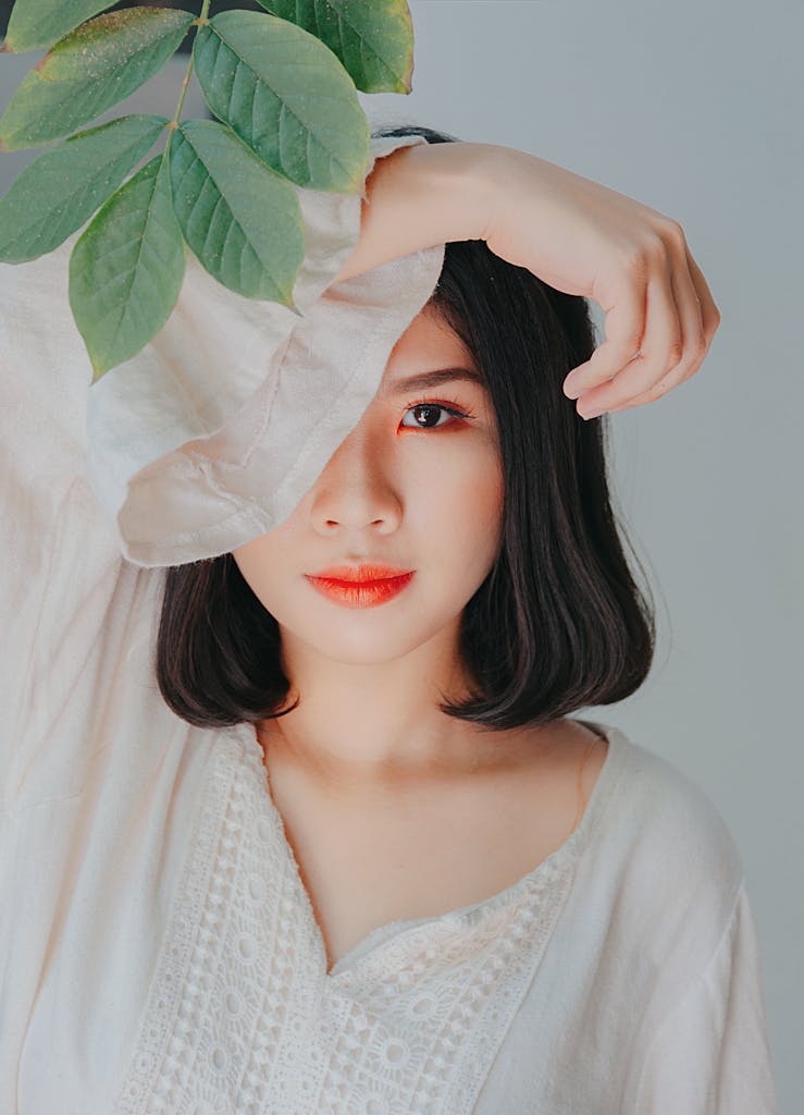Lash lift trends of 2025 are new techniques of Korean lash lift (Asian lash lift) and glueless methods